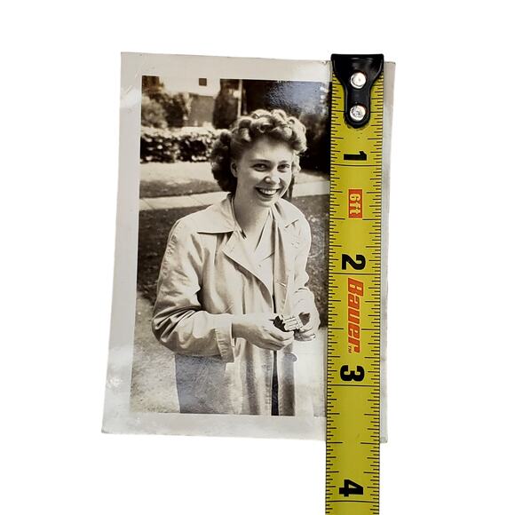 Vtg Beautiful Young Lady Smiling Original Monochrome Photography Found Snapshot - Picture 2 of 4